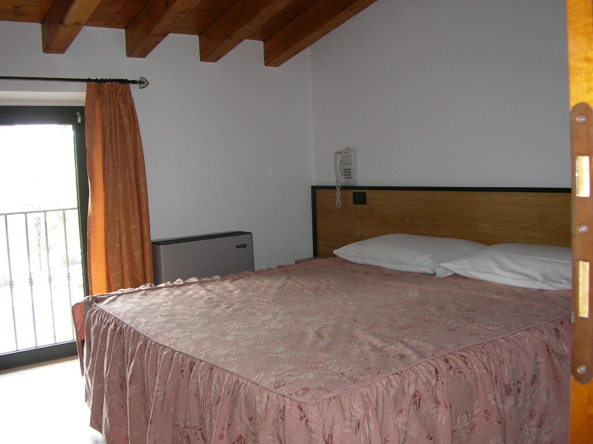 Hotel La Pergola Moniga del Garda المظهر الخارجي الصورة